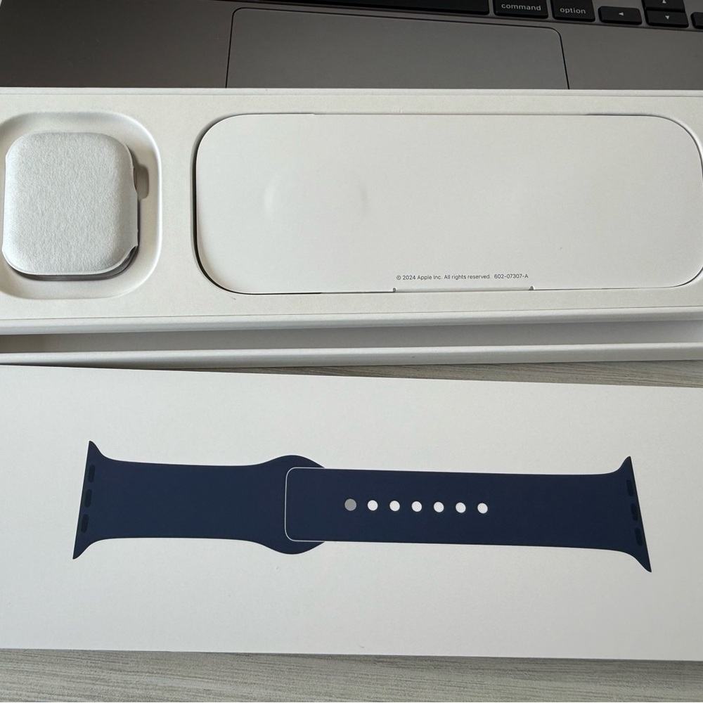 Apple Watch SE 2nd Generation (GPS + Cellular) 40mm Starlight Aluminum Case
